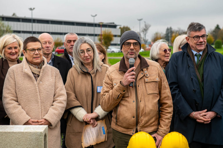Photo Pose de la première pierre Village d&rsquo;Enfants – L&rsquo;Isle-sur-le-Doubs