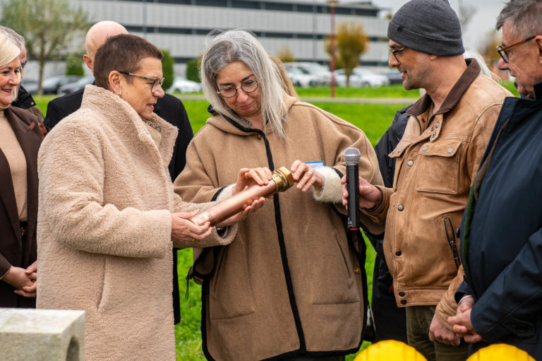 Photo Pose de la première pierre Village d&rsquo;Enfants – L&rsquo;Isle-sur-le-Doubs