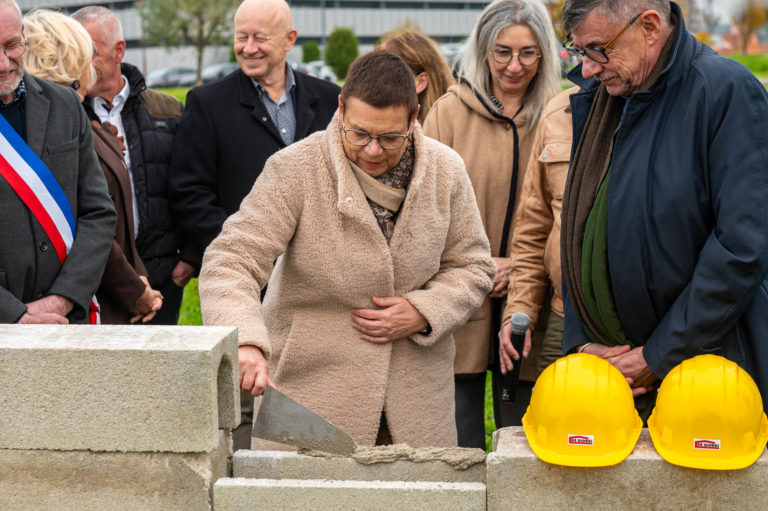 Photo Pose de la première pierre Village d&rsquo;Enfants – L&rsquo;Isle-sur-le-Doubs