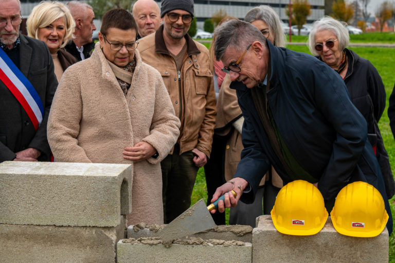 Photo Pose de la première pierre Village d&rsquo;Enfants – L&rsquo;Isle-sur-le-Doubs