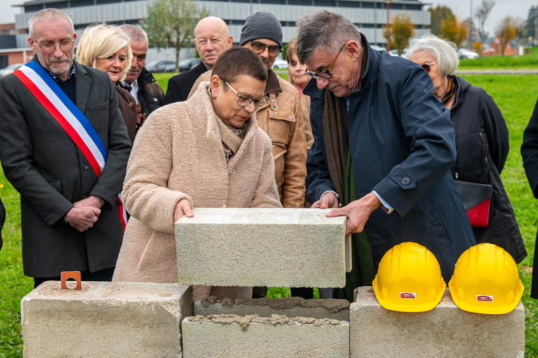Photo Pose de la première pierre Village d&rsquo;Enfants – L&rsquo;Isle-sur-le-Doubs
