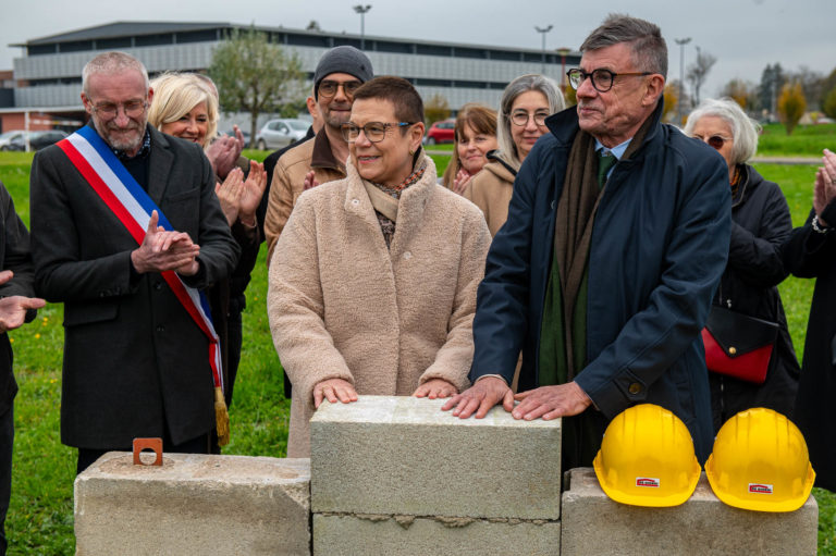 Photo Pose de la première pierre Village d&rsquo;Enfants – L&rsquo;Isle-sur-le-Doubs