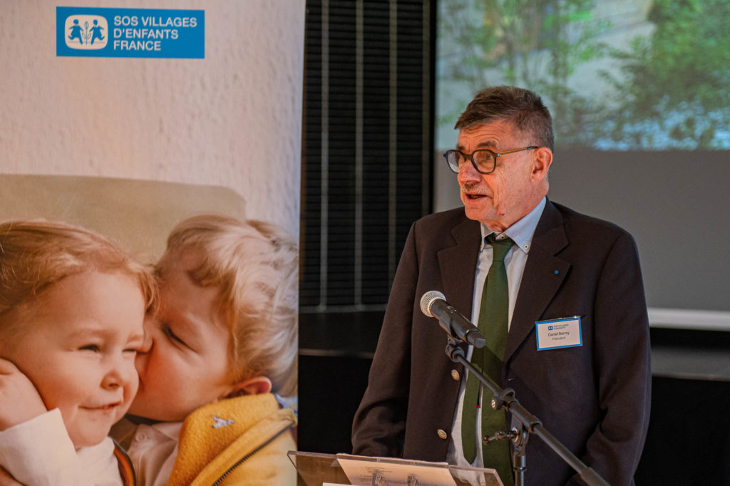 018_Pose Premiere Pierre Village Enfant - L'Isle-sur-le-Doubs (1)