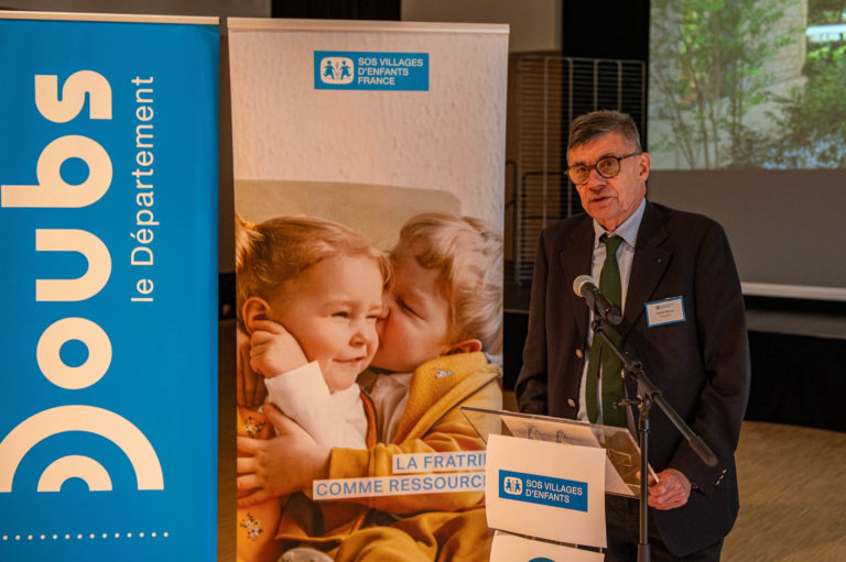 Photo Pose de la première pierre Village d&rsquo;Enfants – L&rsquo;Isle-sur-le-Doubs