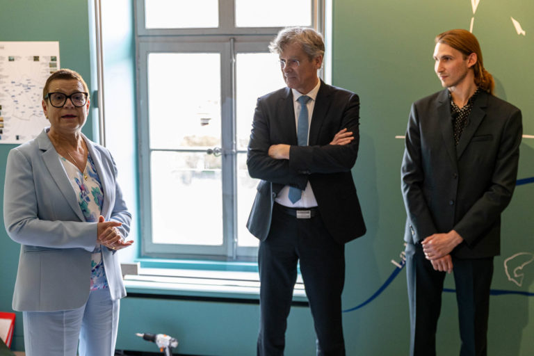 Photo Accrochage « La Truite » au Musée Courbet – Ornans