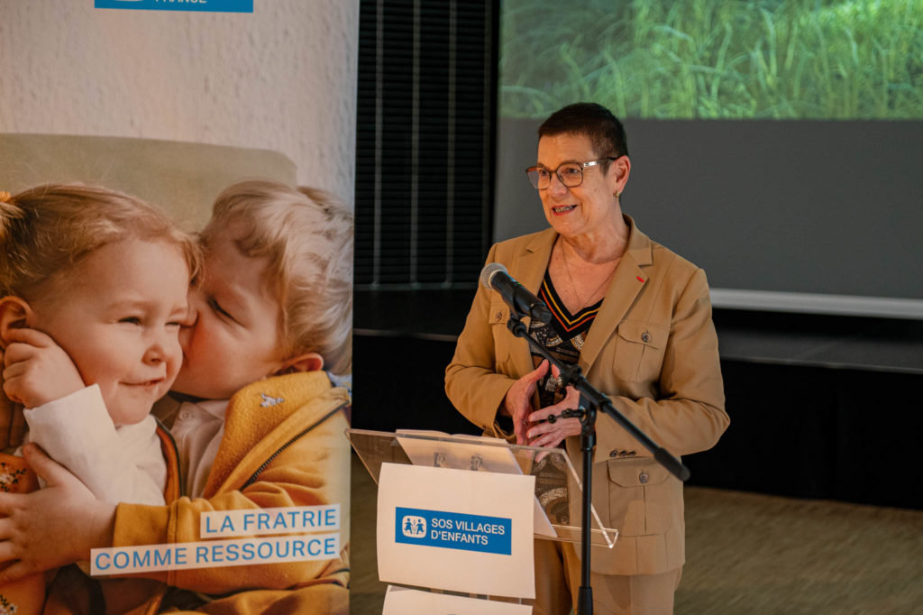 029_Pose Premiere Pierre Village Enfant - L'Isle-sur-le-Doubs