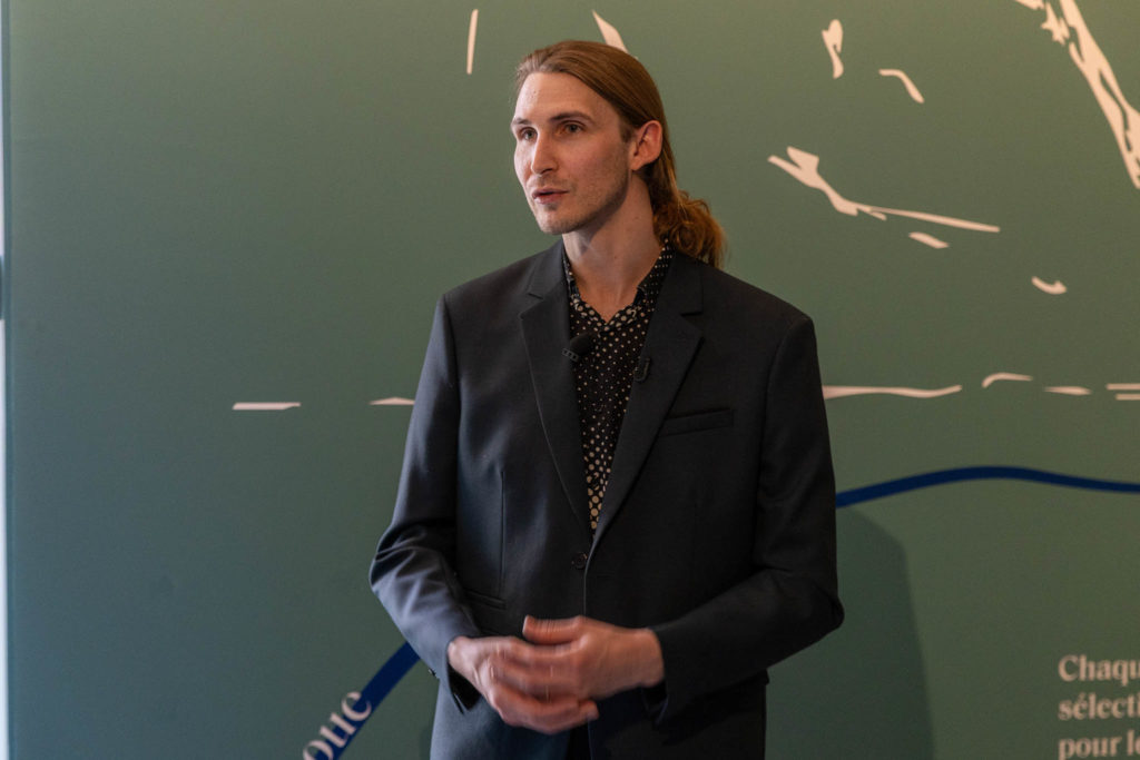 034_accrochage_truite_musee_Courbet