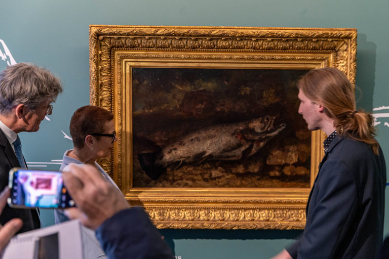 Photo Accrochage « La Truite » au Musée Courbet – Ornans