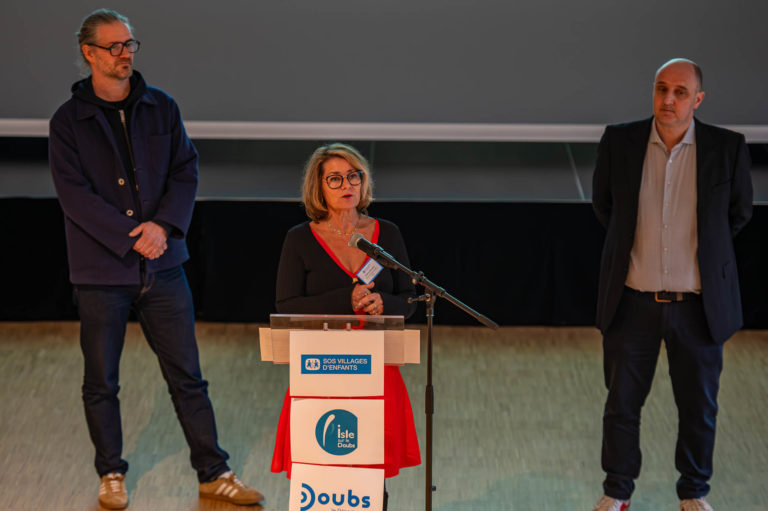Photo Pose de la première pierre Village d&rsquo;Enfants – L&rsquo;Isle-sur-le-Doubs