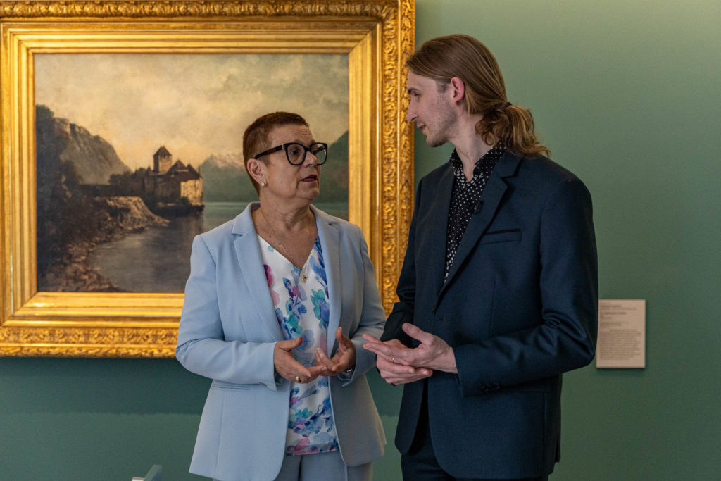 039_accrochage_truite_musee_Courbet