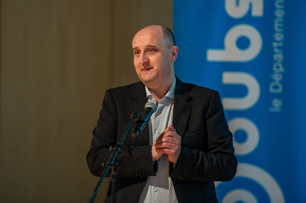 042_Pose Premiere Pierre Village Enfant - L'Isle-sur-le-Doubs