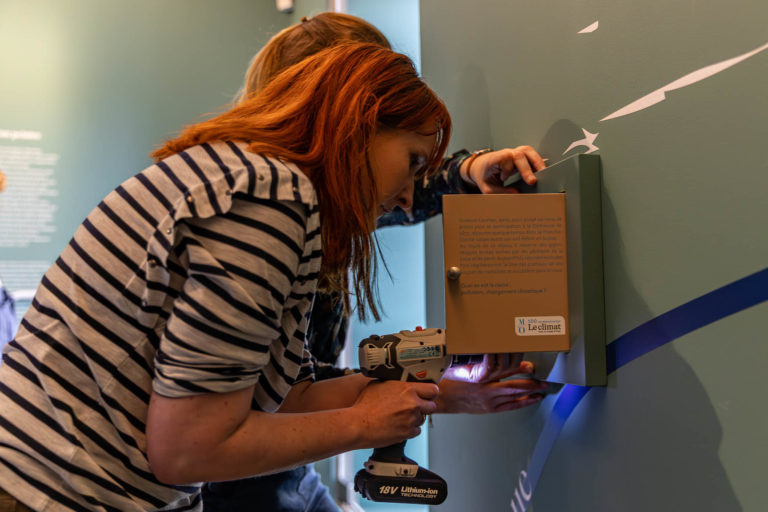 Photo Accrochage « La Truite » au Musée Courbet – Ornans