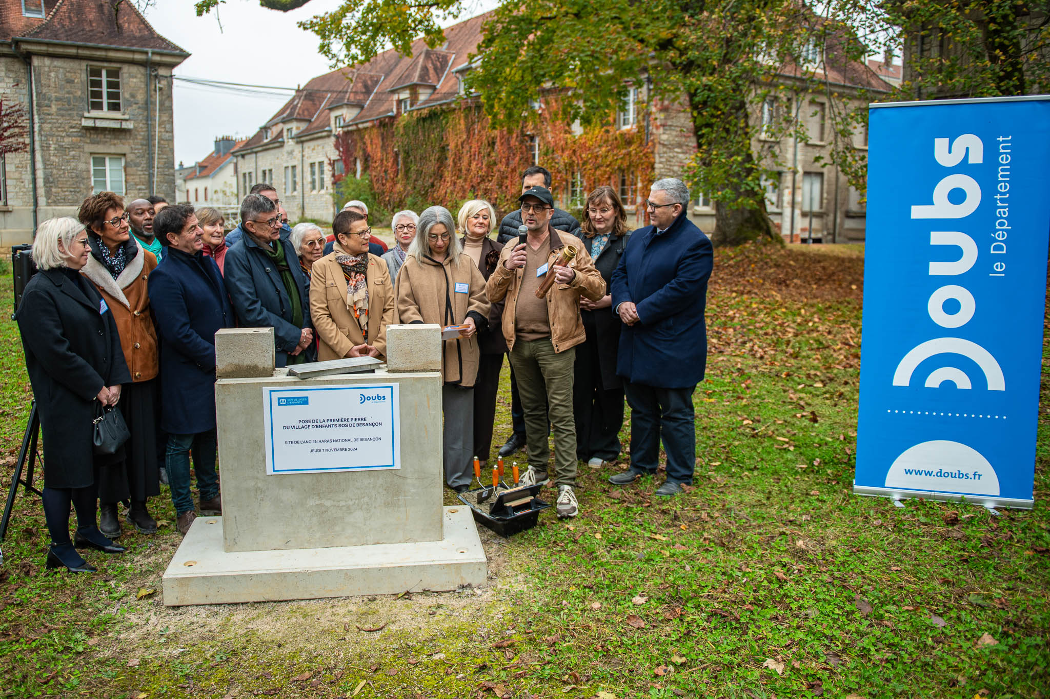 Pose de la première pierre – Besançon — photographie institutionnelle FLORSKA